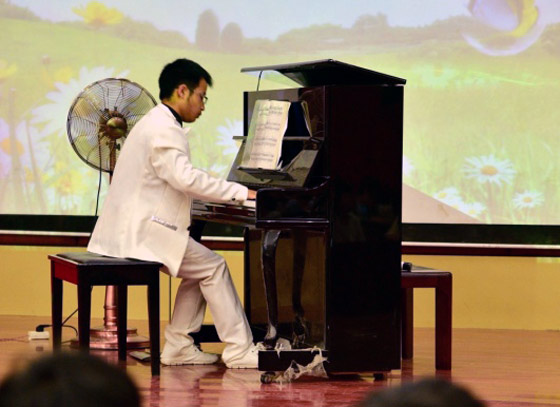 《夜的钢琴曲》,《悲怆》,《风吹麦浪》,《野蜂飞舞》,《水边的阿狄